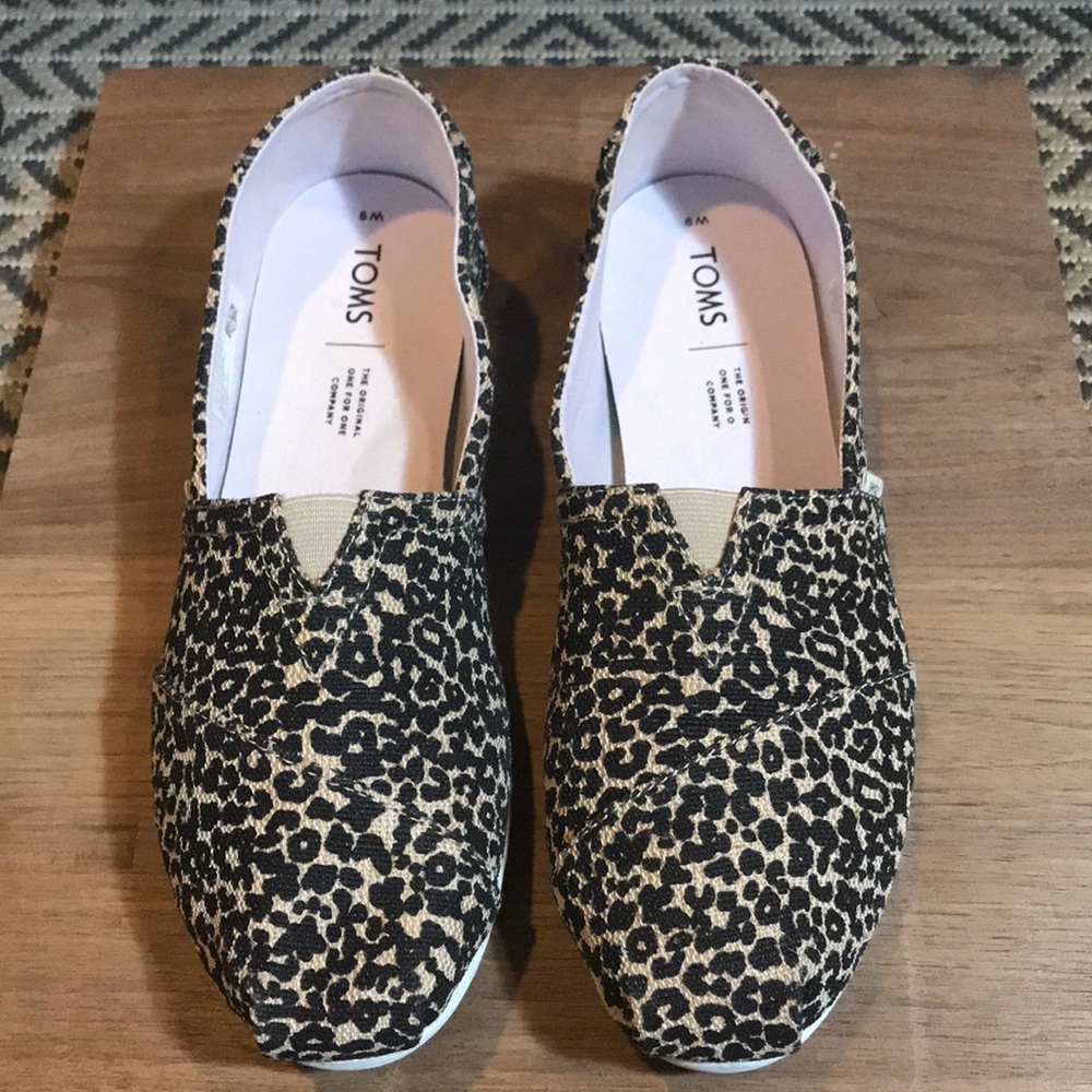 TOMS Leopard Print Shoes size 9